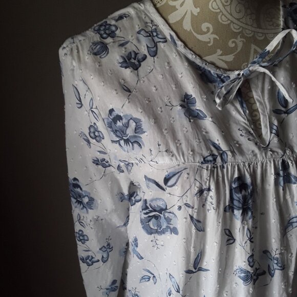 North Style 100% cotton white and blue floral top size L - Picture 1 of 12
